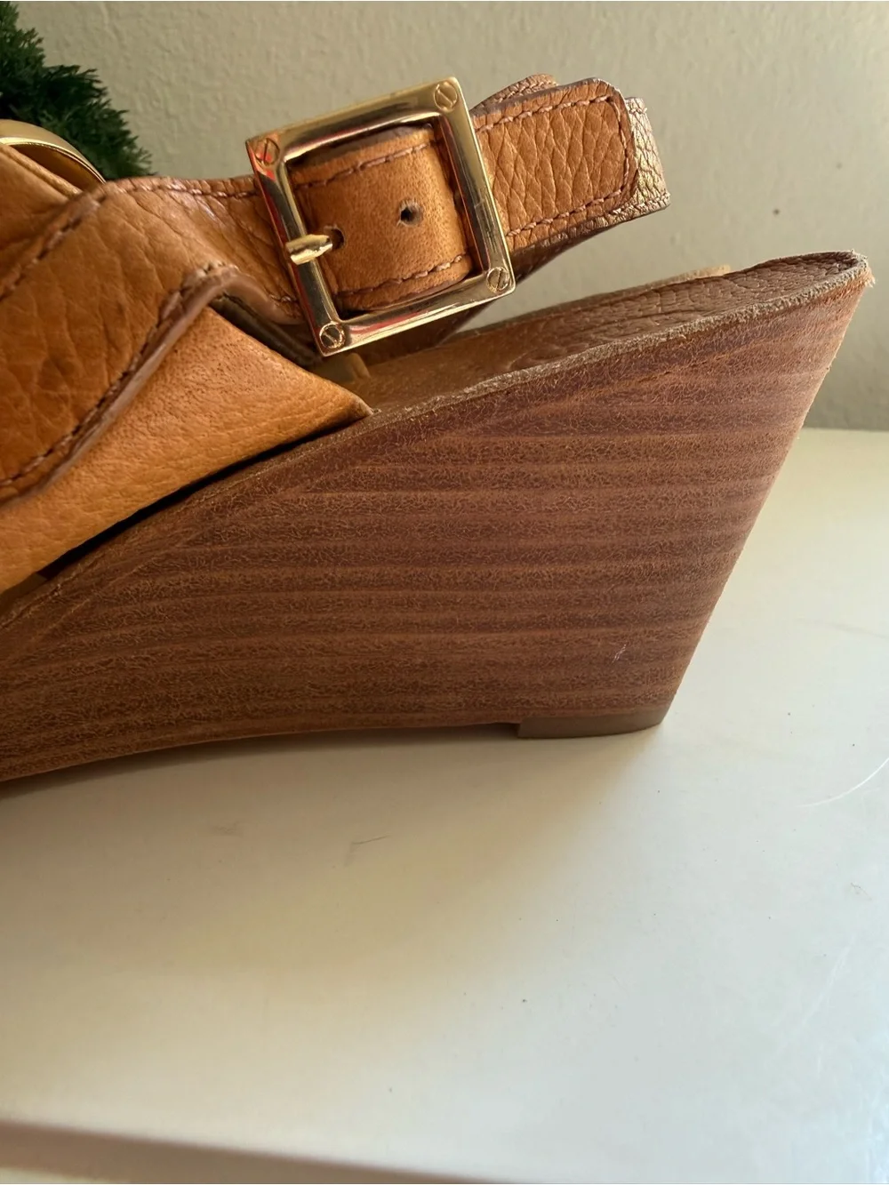 Tory Burch Amanda wedge women size 8 Tan Leather Wedge Sandals with Logo Emblem